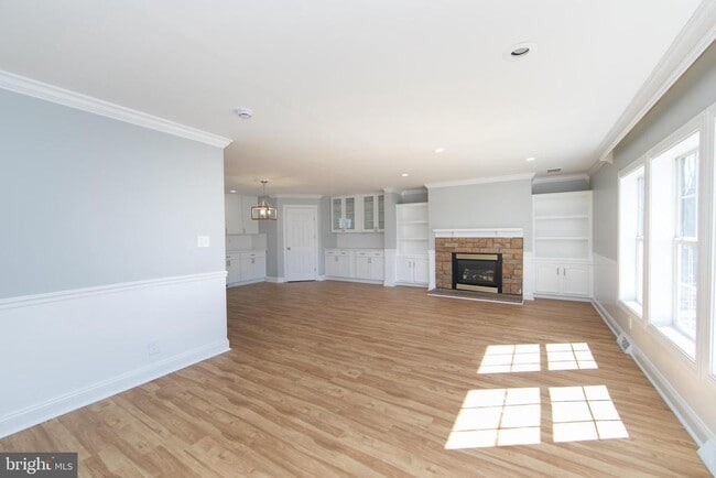 Building Photo - 605 Neck Rd