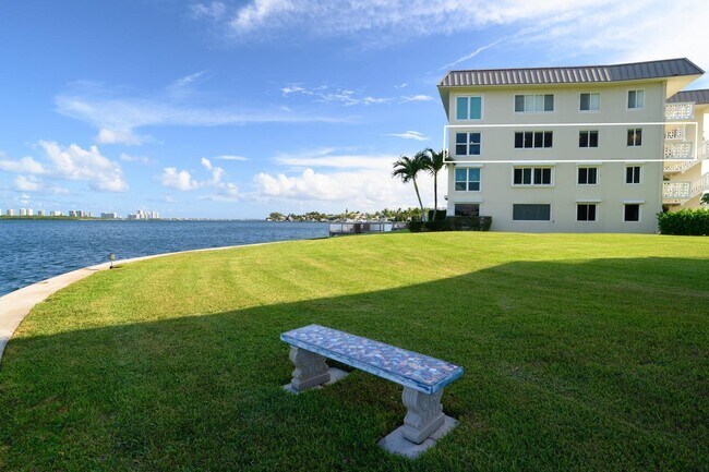 Building Photo - 52 Yacht Club Dr