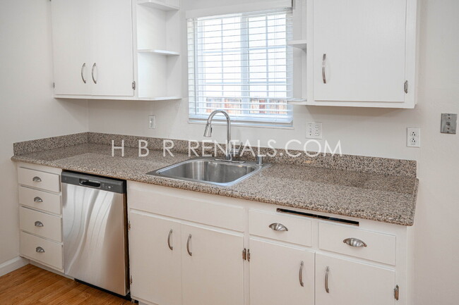 Building Photo - Charming Three Bedroom Single Story Liverm...