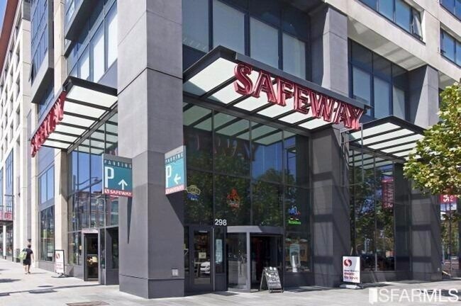 Building Photo - 2 BD 1.5BA Condo with Views! Location! Pen...