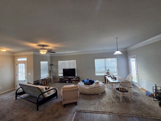 Building Photo - Gorgeous 3 bedroom home!