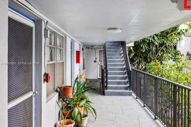 Building Photo - 9140 Collins Ave