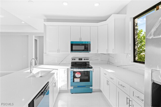 Building Photo - 3340 NE 19th Ave