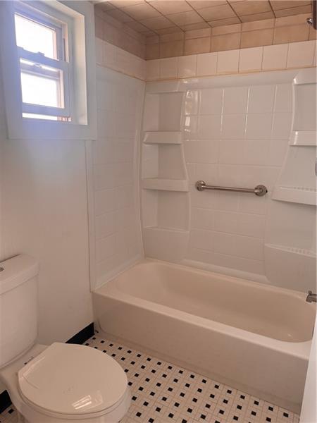 Building Photo - 531 Bluff St