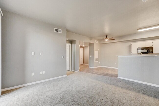 Building Photo - Ground Floor 2BD/2BA Condo in Gated Henderson Community – Resort-Style Amenities!