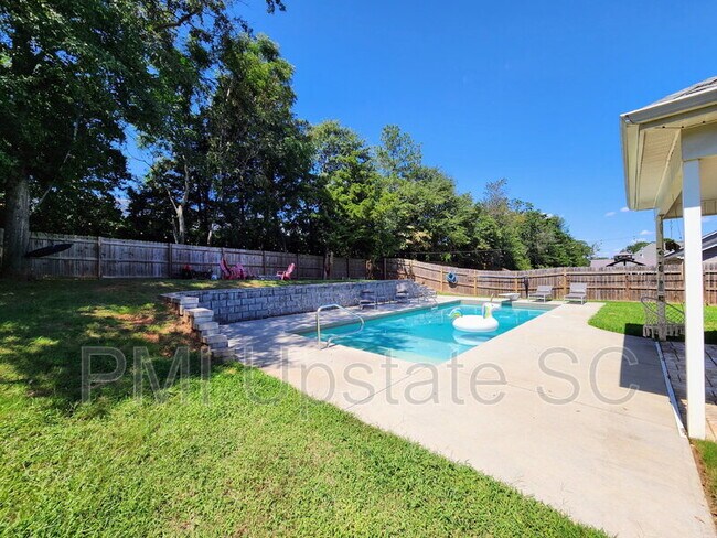 Building Photo - 1039 Blythwood Dr