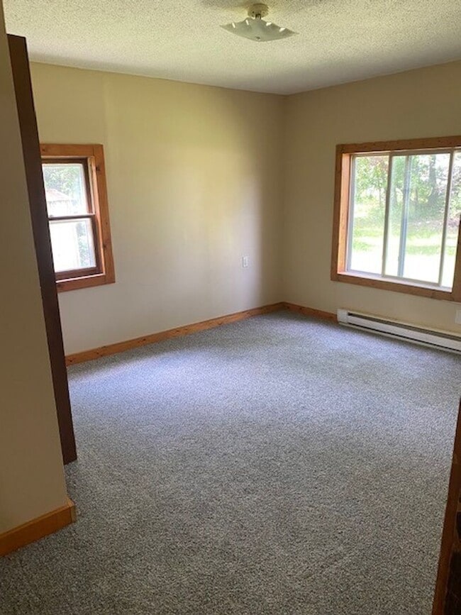 Building Photo - 3 Bedroom 1 Bathroom Single Family Home in...