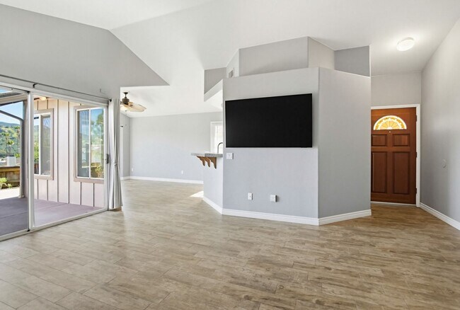 Building Photo - Beautifully Maintained 2 Bed / 2 Bath Home in Gated West Village Community