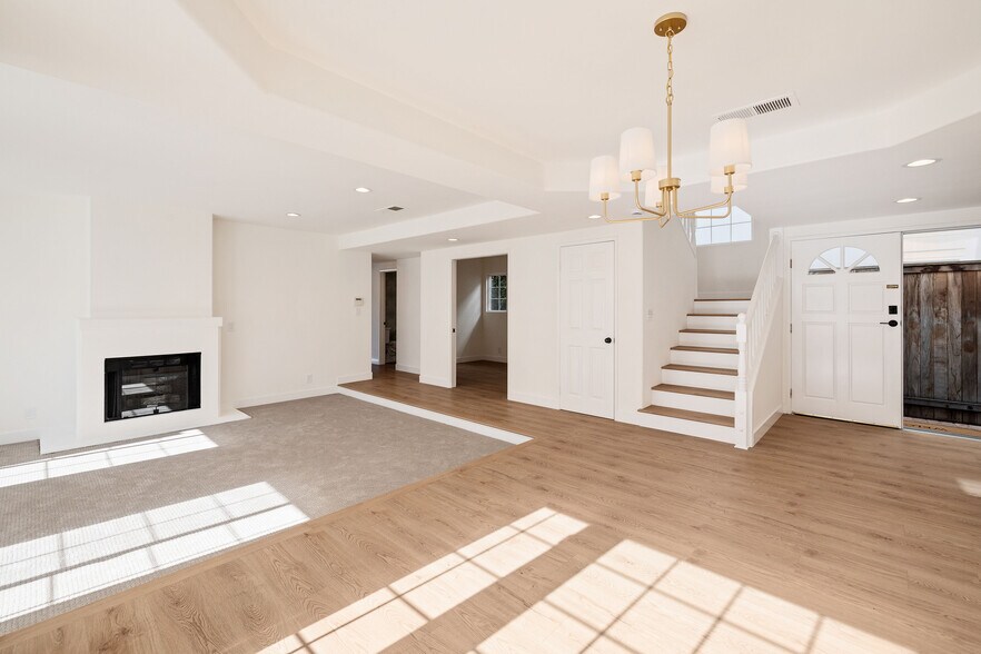 Building Photo - 1504 N Poinsettia Ave