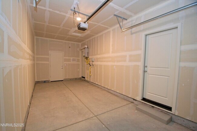Building Photo - 843 Orchard Rock Dr