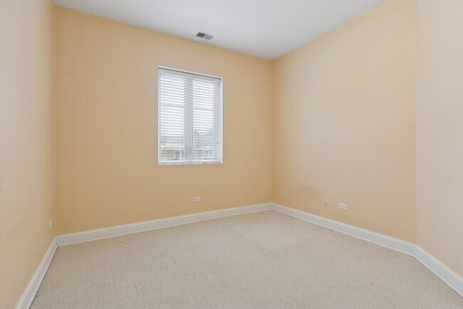 Building Photo - 2801 W Ardmore Ave