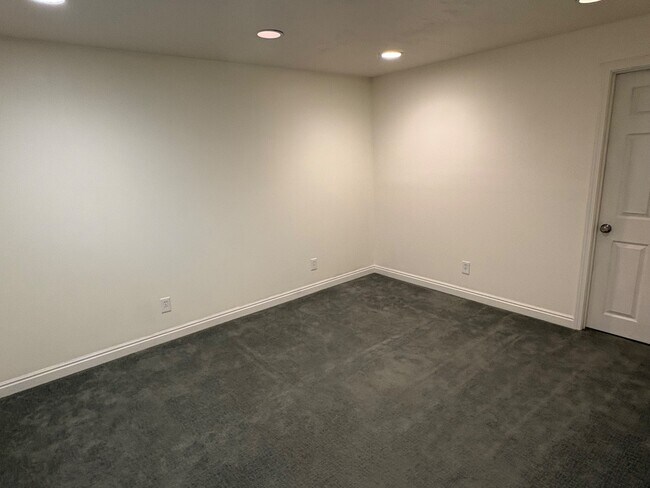 Building Photo - 1235 E 100 S