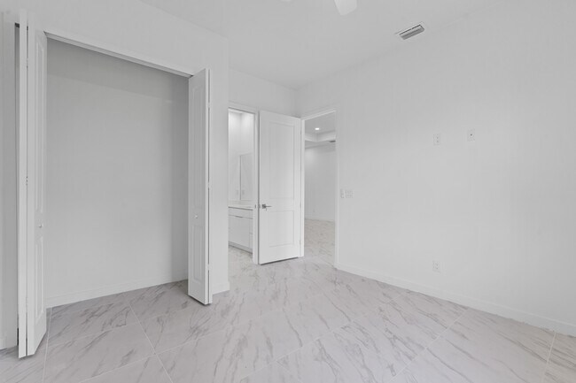 Building Photo - 710 Eisenhower Blvd