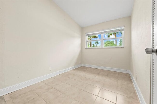 Building Photo - 1524 NW 18th Ct