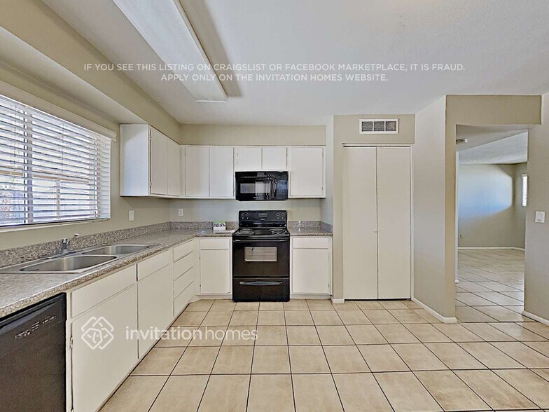 Building Photo - 6813 W Montebello Ave
