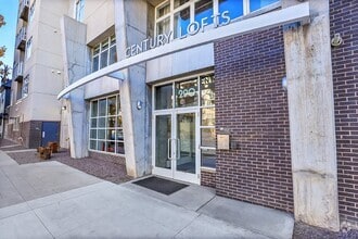 Building Photo - $2,350 - Urban 2 bed 2 bath Condo in Golde...