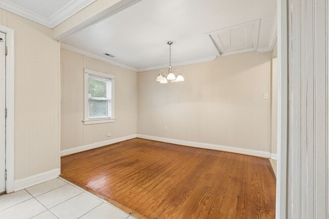 Building Photo - Water Views, Hampton, 3 bed 2.5 bath Ready Now!