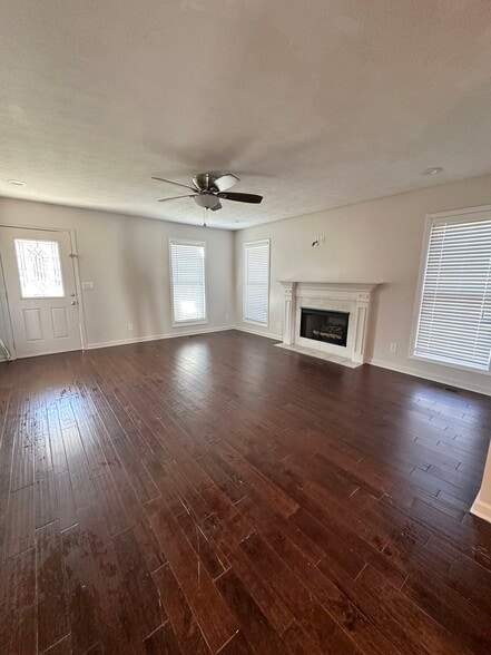 Building Photo - 125 Foxrun