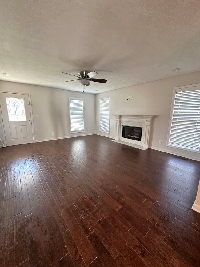 Building Photo - 125 Foxrun