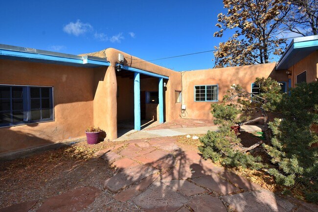 Building Photo - 142 Duran St