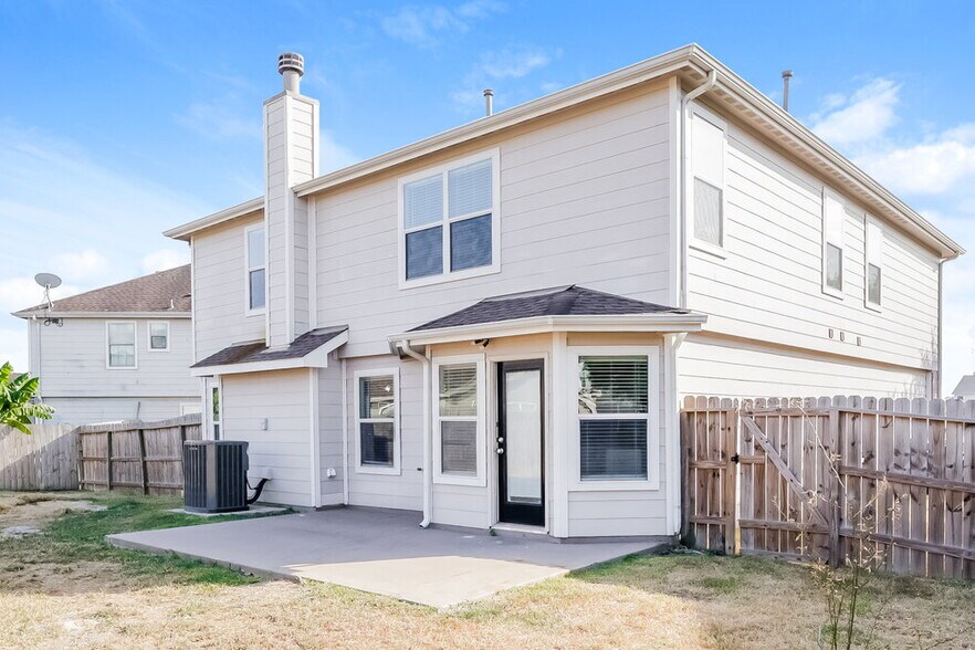 Building Photo - 3330 Legends Mill Dr