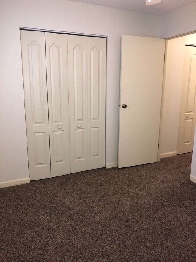 Building Photo - Adorable 2 BR | 1 BA Townhome in Goldsboro! Excellent Location!