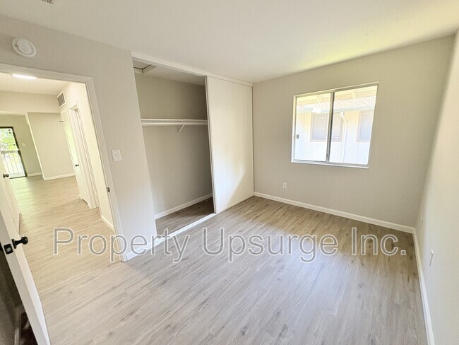 Building Photo - 2405 Sunny Ln