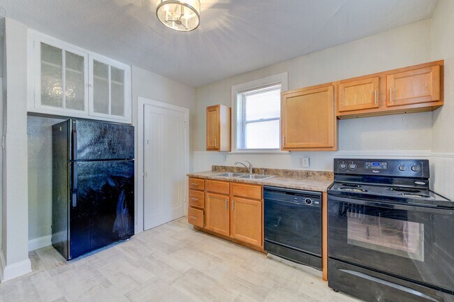 Building Photo - 7125 Tulane Ave