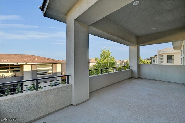 Building Photo - 68 Grey Feather Dr