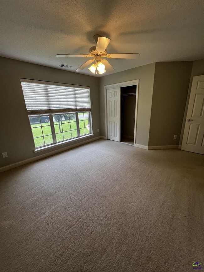 Building Photo - 306 Hummingbird Ln
