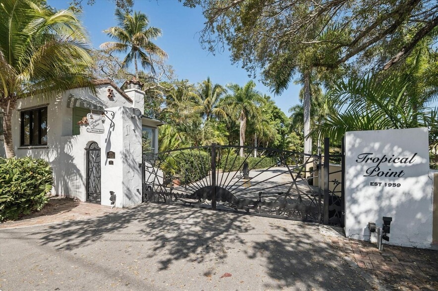 Building Photo - 600 SW 8th Ter