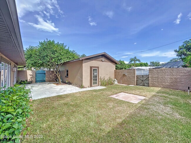 Building Photo - 305 Belmont Dr