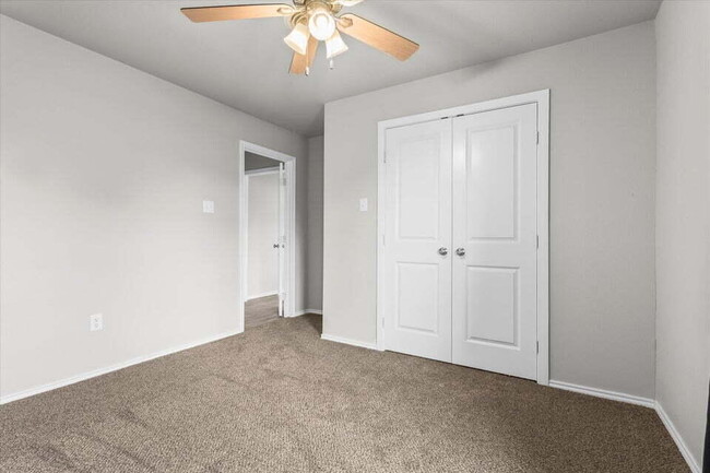 Building Photo - 327 Hiracheta Dr