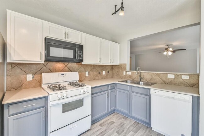 Building Photo - 15515 Echo Stable Ln