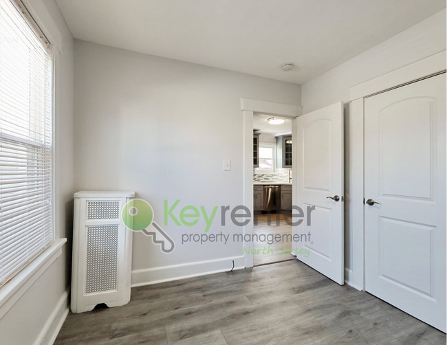 Building Photo - Spacious 3-Bedroom, 2-Bath Apartment with ...