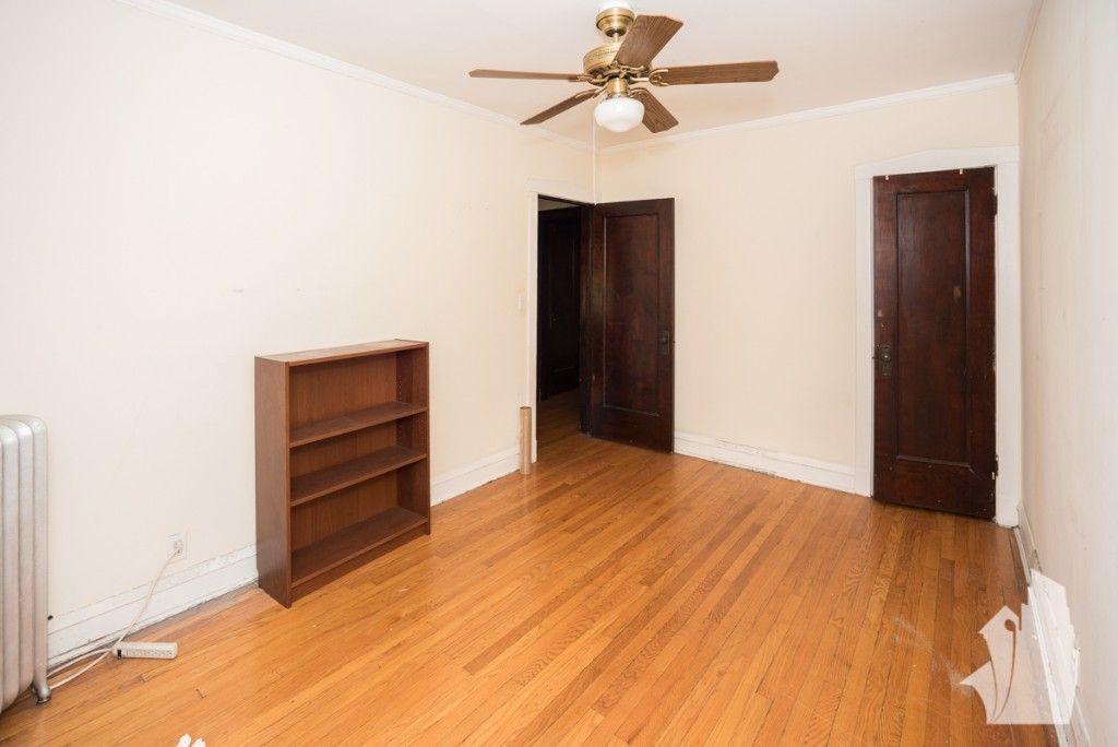 Building Photo - 2015 W Ainslie St