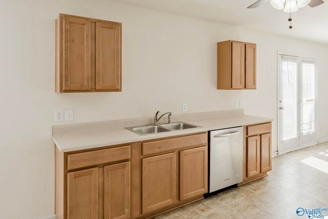 Building Photo - 105 Bayside Ln