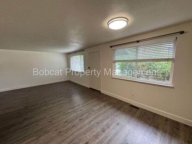 Building Photo - 2523 Baker Dr