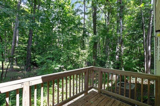 Building Photo - 3 Bedroom End Unit Townhouse