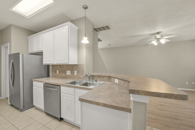 Building Photo - 171 N Burberry Park Cir