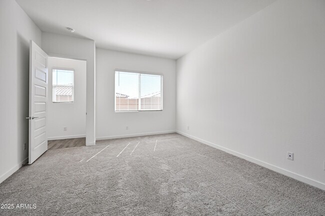 Building Photo - 14913 W Cottontail Ln