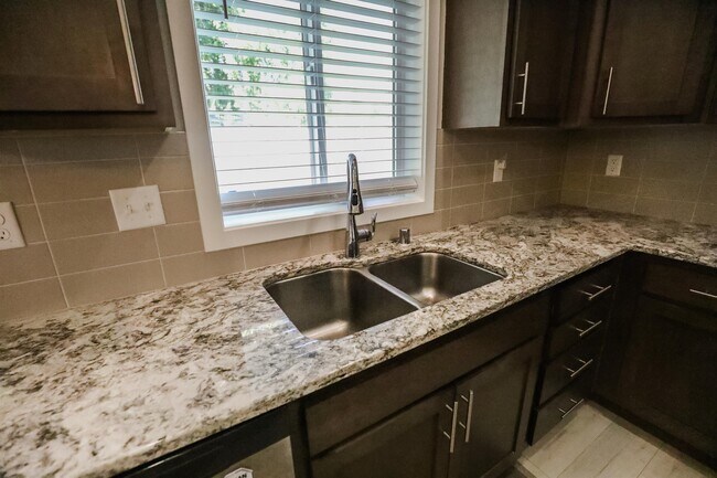Building Photo - 4024 S University Ct
