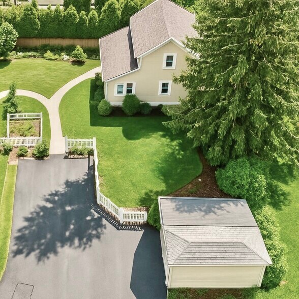 Building Photo - 39 Twitchell St