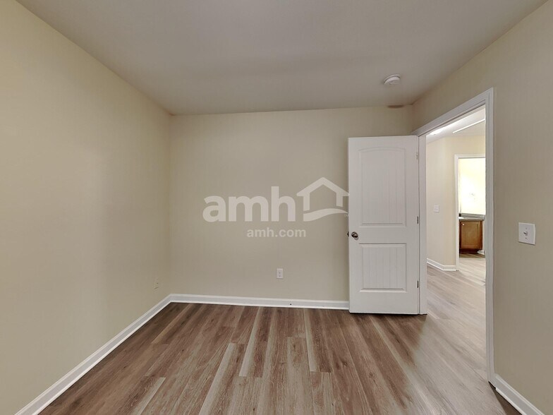 Building Photo - 507 Round Rock Trl