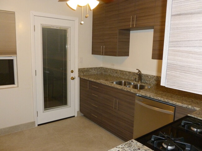 Remodeled kitchen - 6129 Lorca Dr