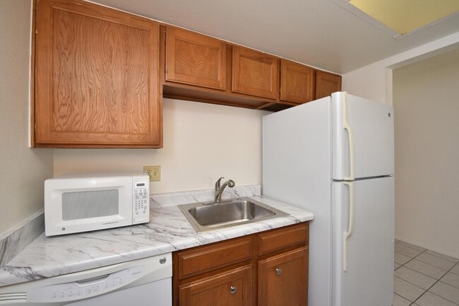 Building Photo - 8574 E Indian School Rd