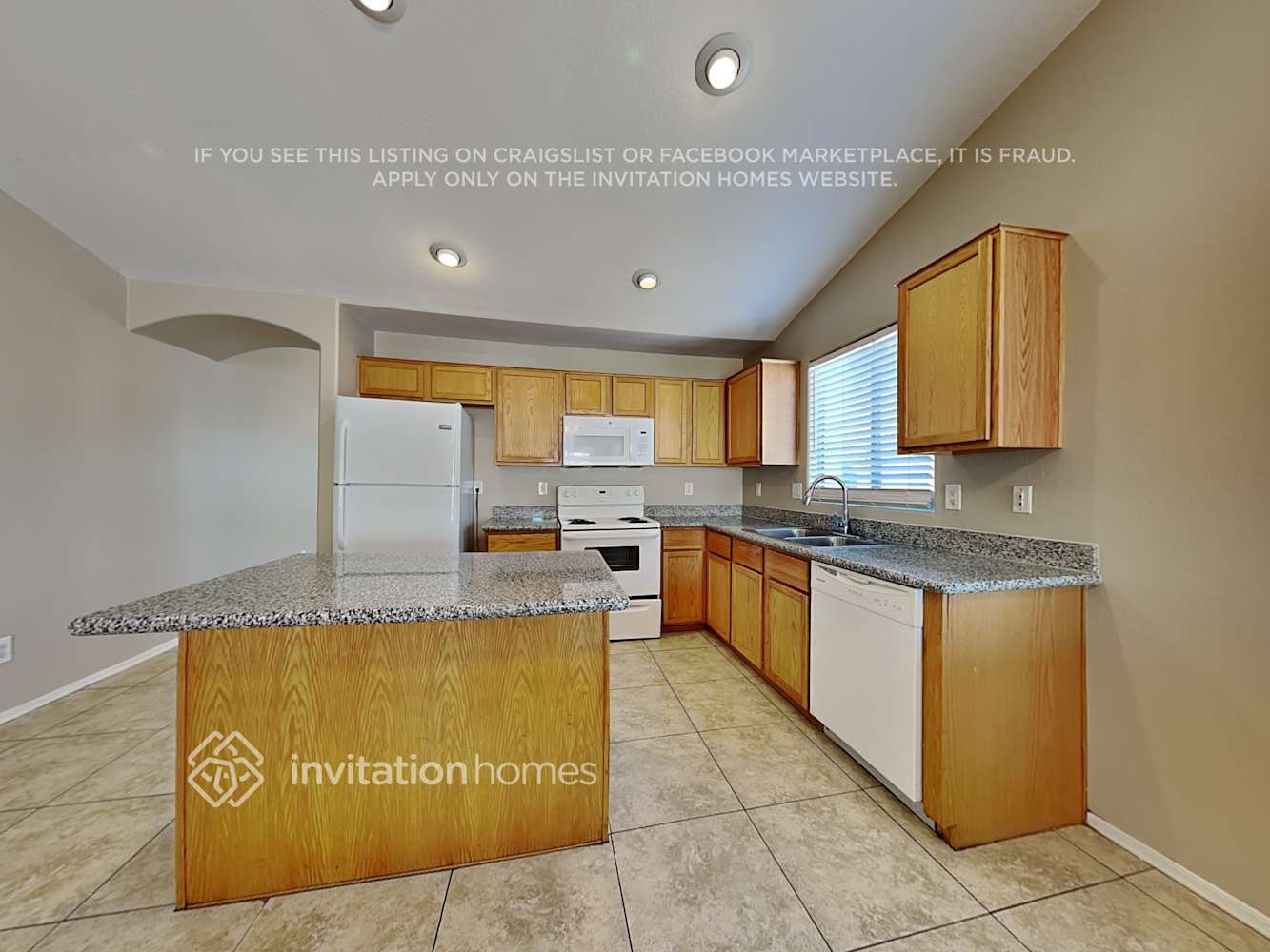 Building Photo - 2628 W Tamarisk Ave