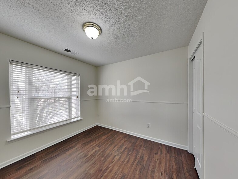 Building Photo - 108 Hampshire Dr