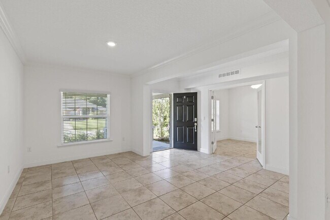 Building Photo - CLOSE TO EVERYTHING!