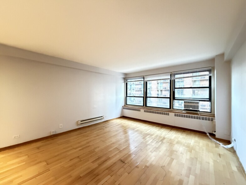 Building Photo - 4180 N Marine Dr